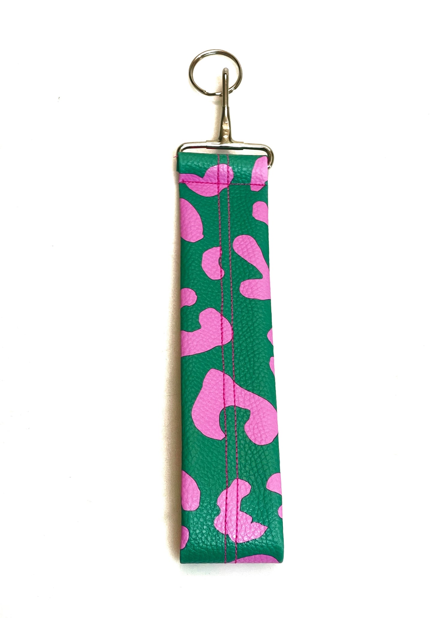 Schlüsselband Leo – handgemacht aus Kunstleder mit silbernem Karabiner und Schlüsselring