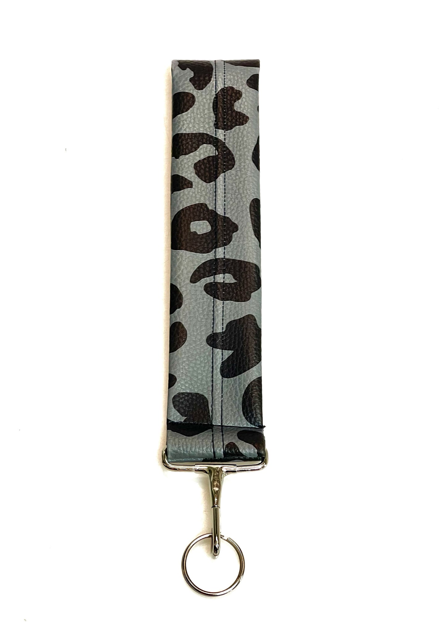 Schlüsselband Leo – handgemacht aus Kunstleder mit silbernem Karabiner und Schlüsselring
