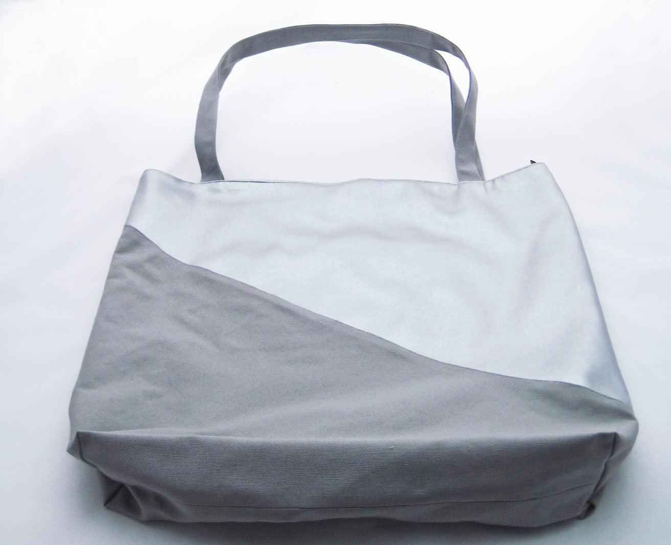 XL-Shopper-Schultertasche aus Kunstleder und Canvas "Silber"