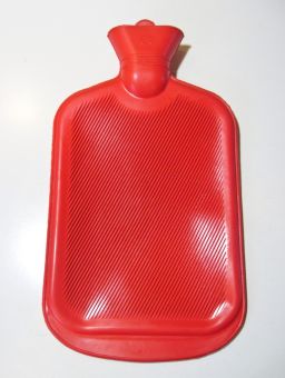 2 Liter Wärmflasche aus Gummi. 