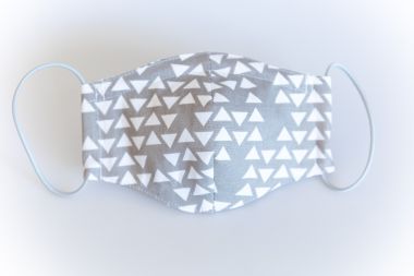 2-lagige Behelfsmaske "Grau mit Dreiecken" 